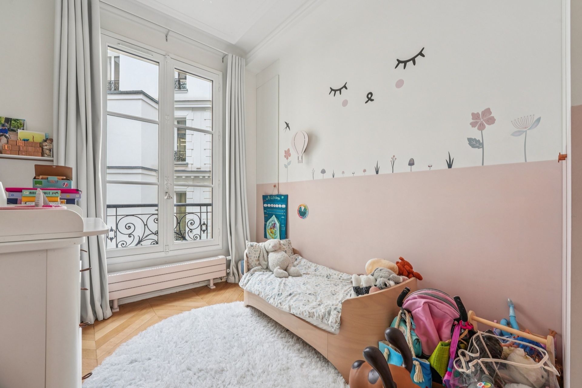 luxury apartment 5 Rooms for sale on PARIS (75008)