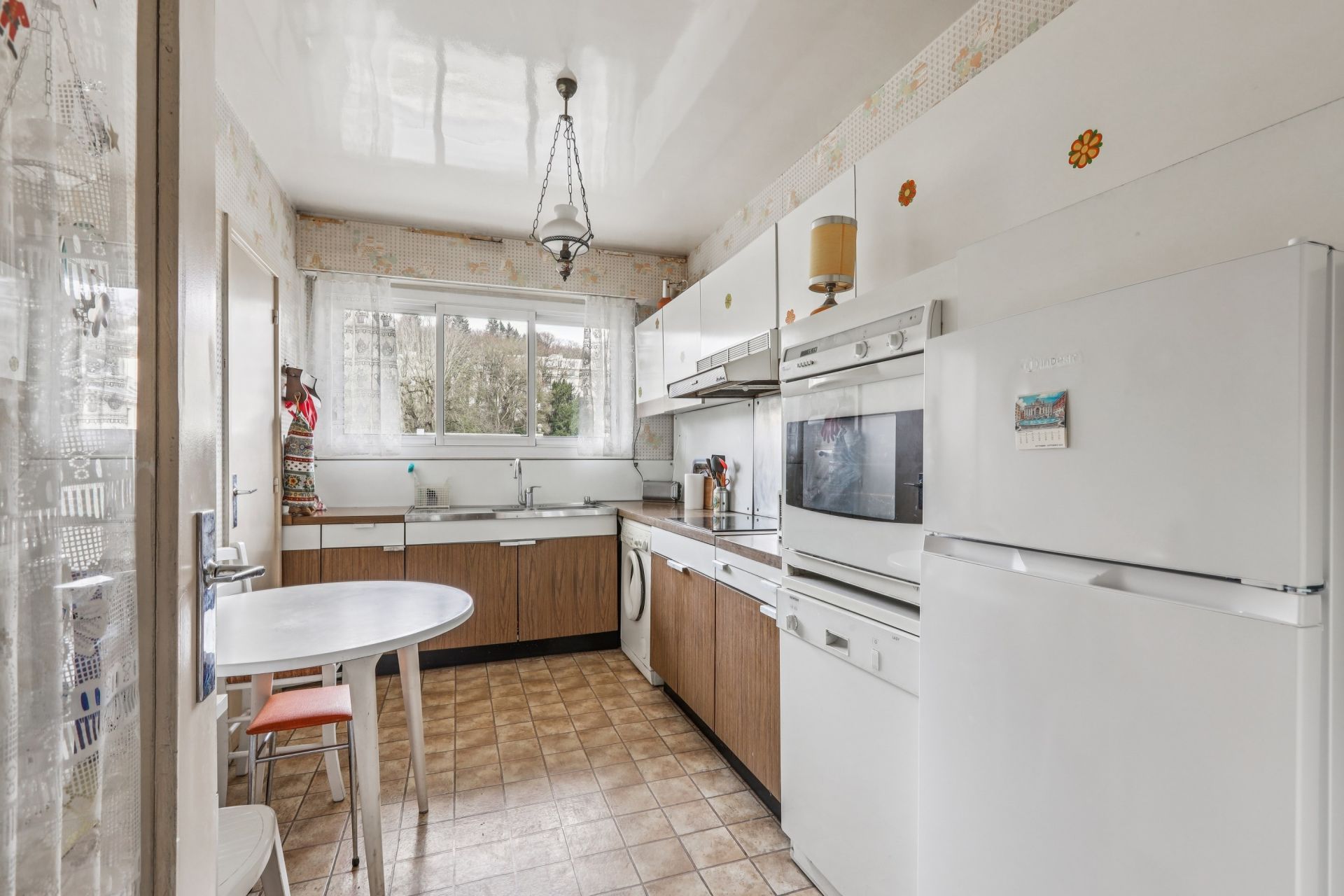 luxury apartment 5 Rooms for sale on VILLE D AVRAY (92410)