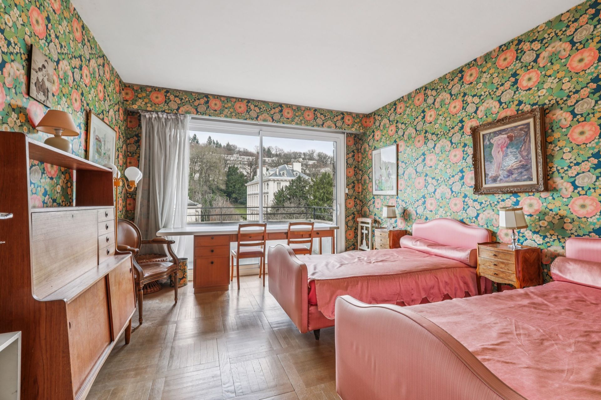 luxury apartment 5 Rooms for sale on VILLE D AVRAY (92410)