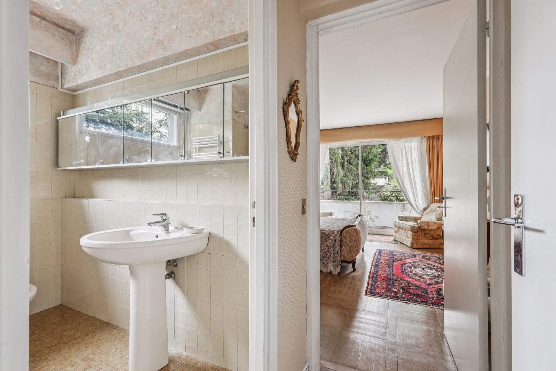 luxury apartment 5 Rooms for sale on VILLE D AVRAY (92410)