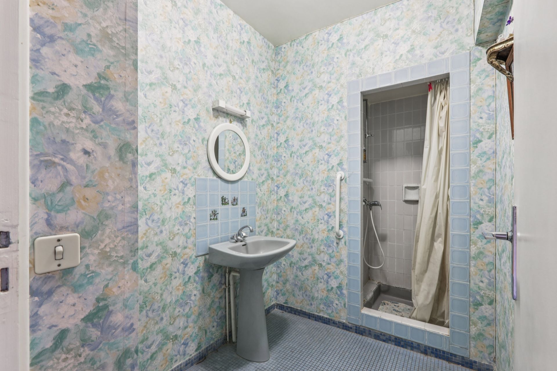 luxury apartment 5 Rooms for sale on VILLE D AVRAY (92410)