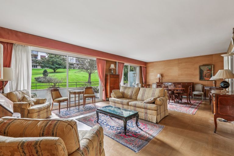 luxury apartment 5 Rooms for sale on VILLE D AVRAY (92410)