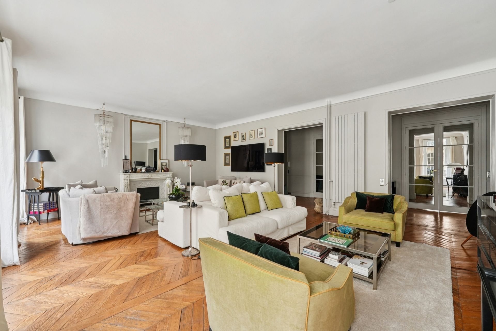 luxury apartment 7 Rooms for sale on PARIS (75017)