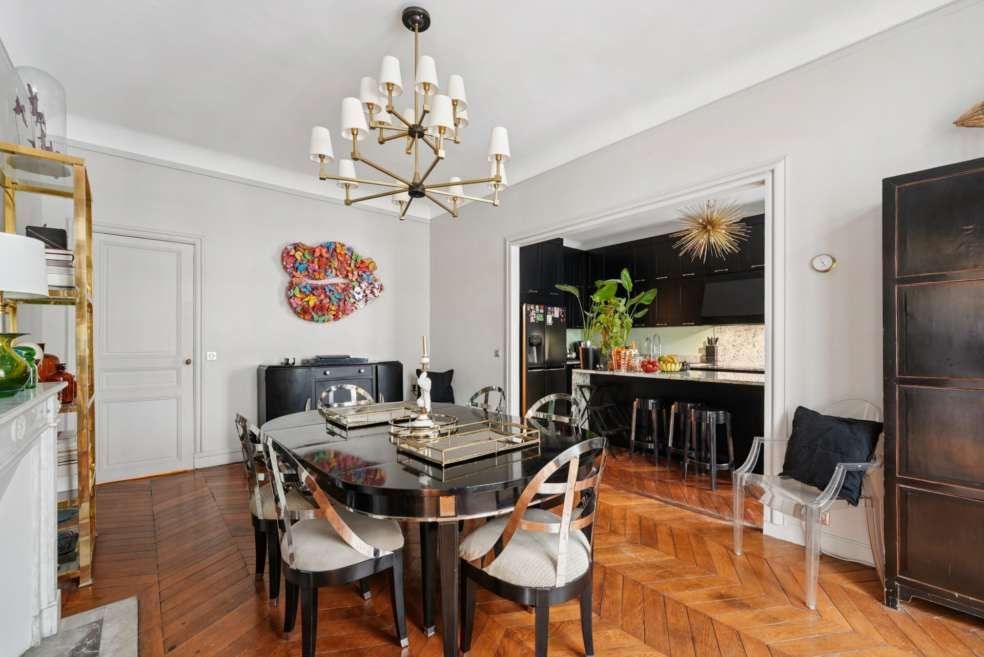 luxury apartment 7 Rooms for sale on PARIS (75017)