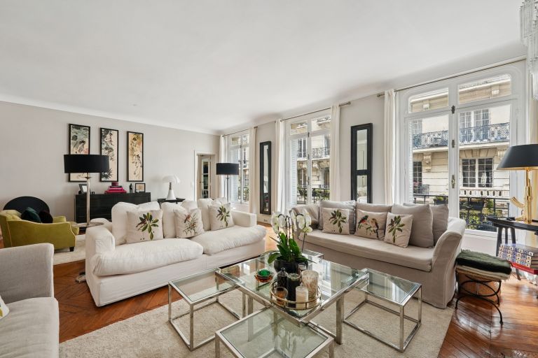luxury apartment 7 Rooms for sale on PARIS (75017)