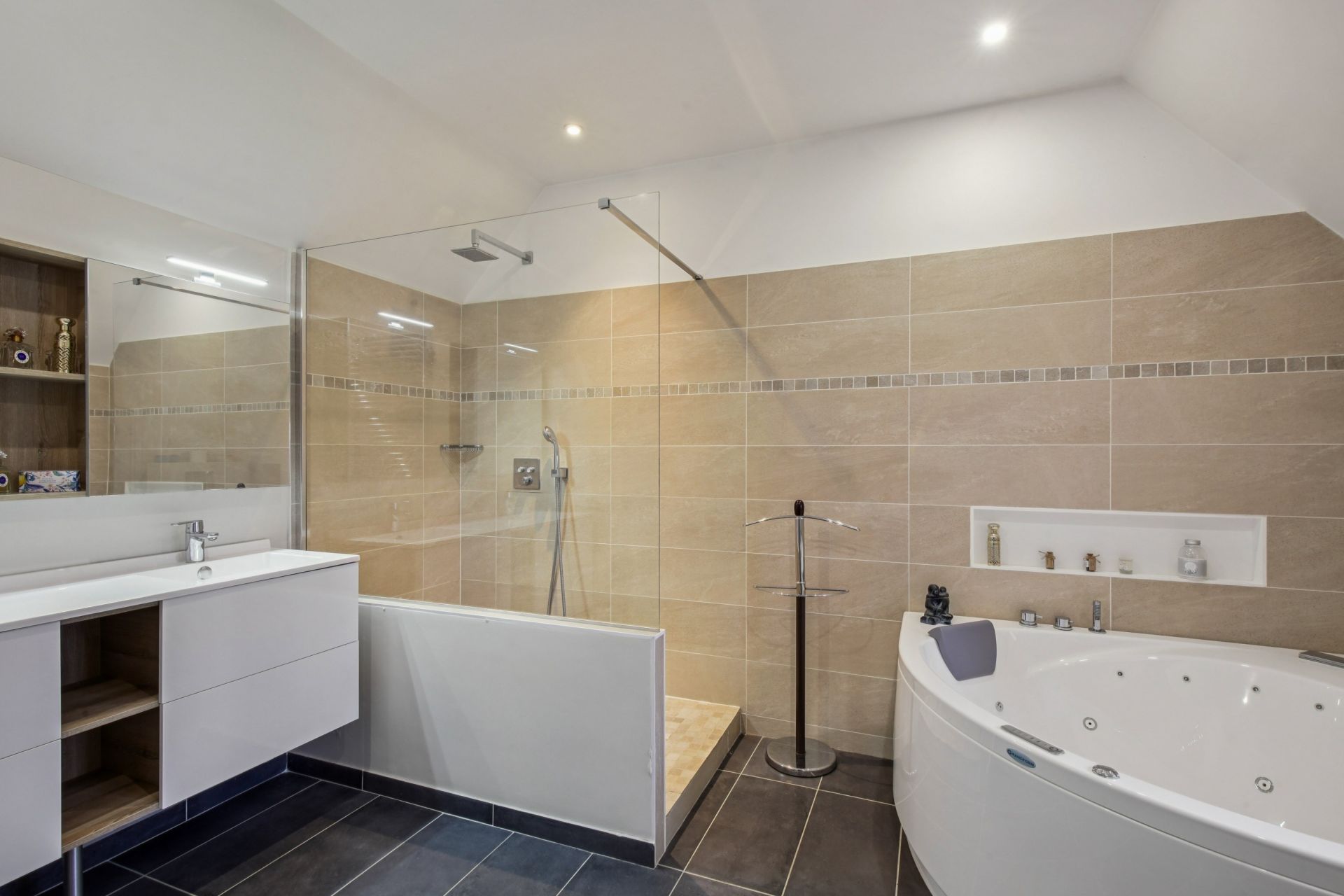 maison de luxe 13 Pièces en vente sur MEDAN (78670)