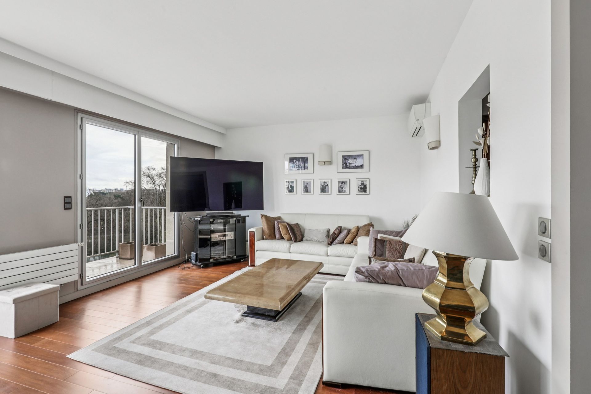 luxury apartment 5 Rooms for sale on NEUILLY SUR SEINE (92200)