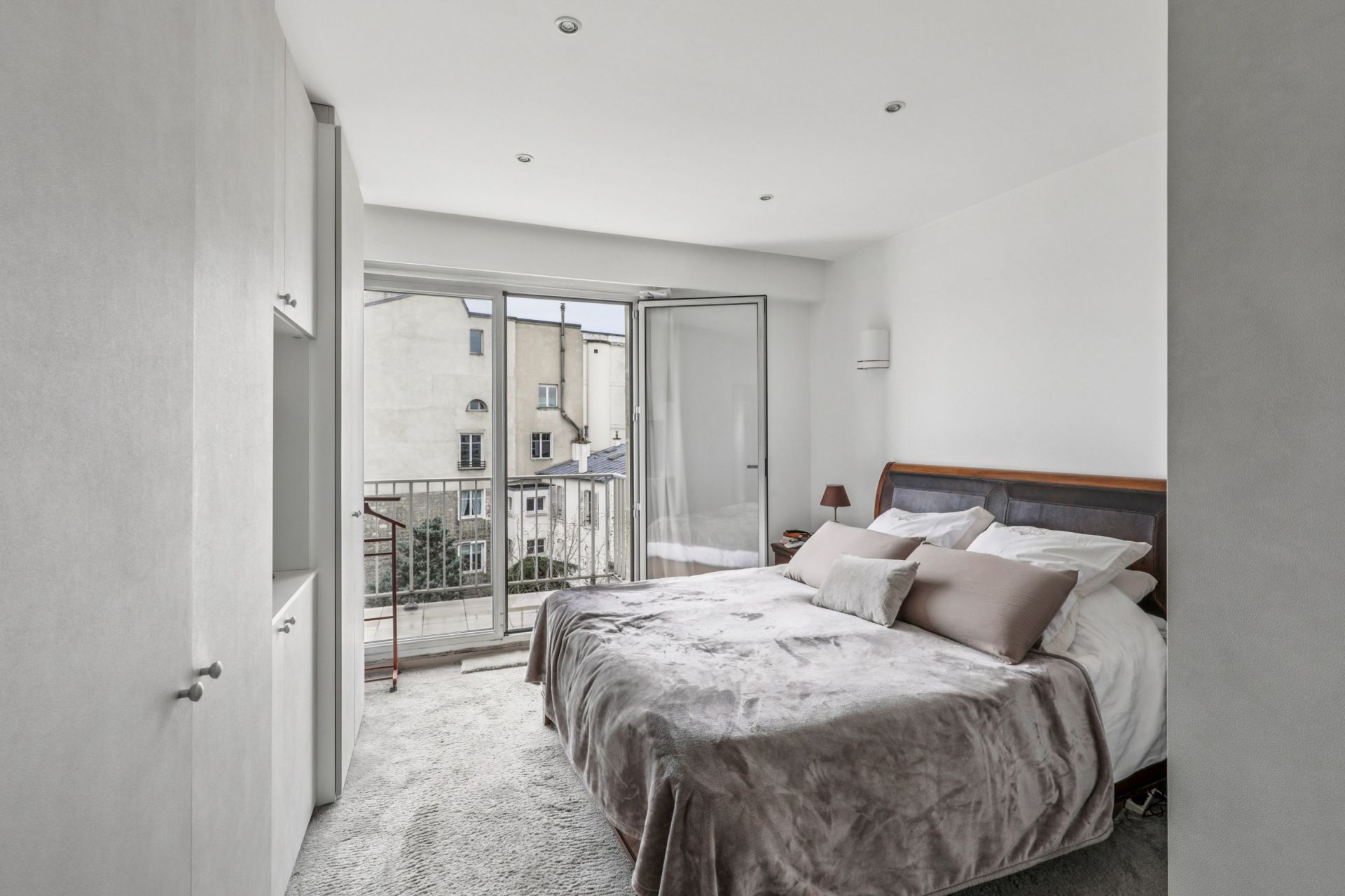 luxury apartment 5 Rooms for sale on NEUILLY SUR SEINE (92200)