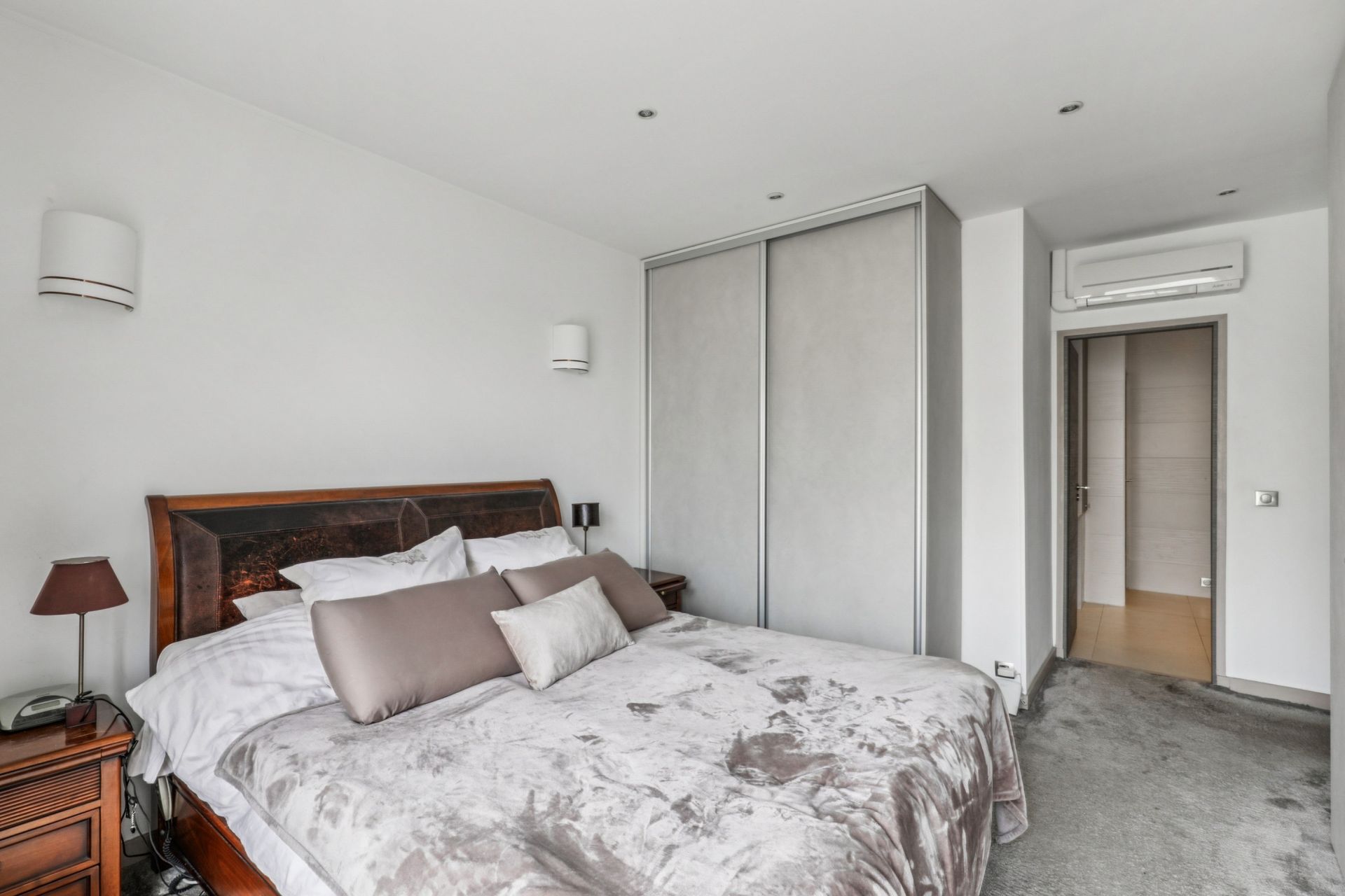 luxury apartment 5 Rooms for sale on NEUILLY SUR SEINE (92200)