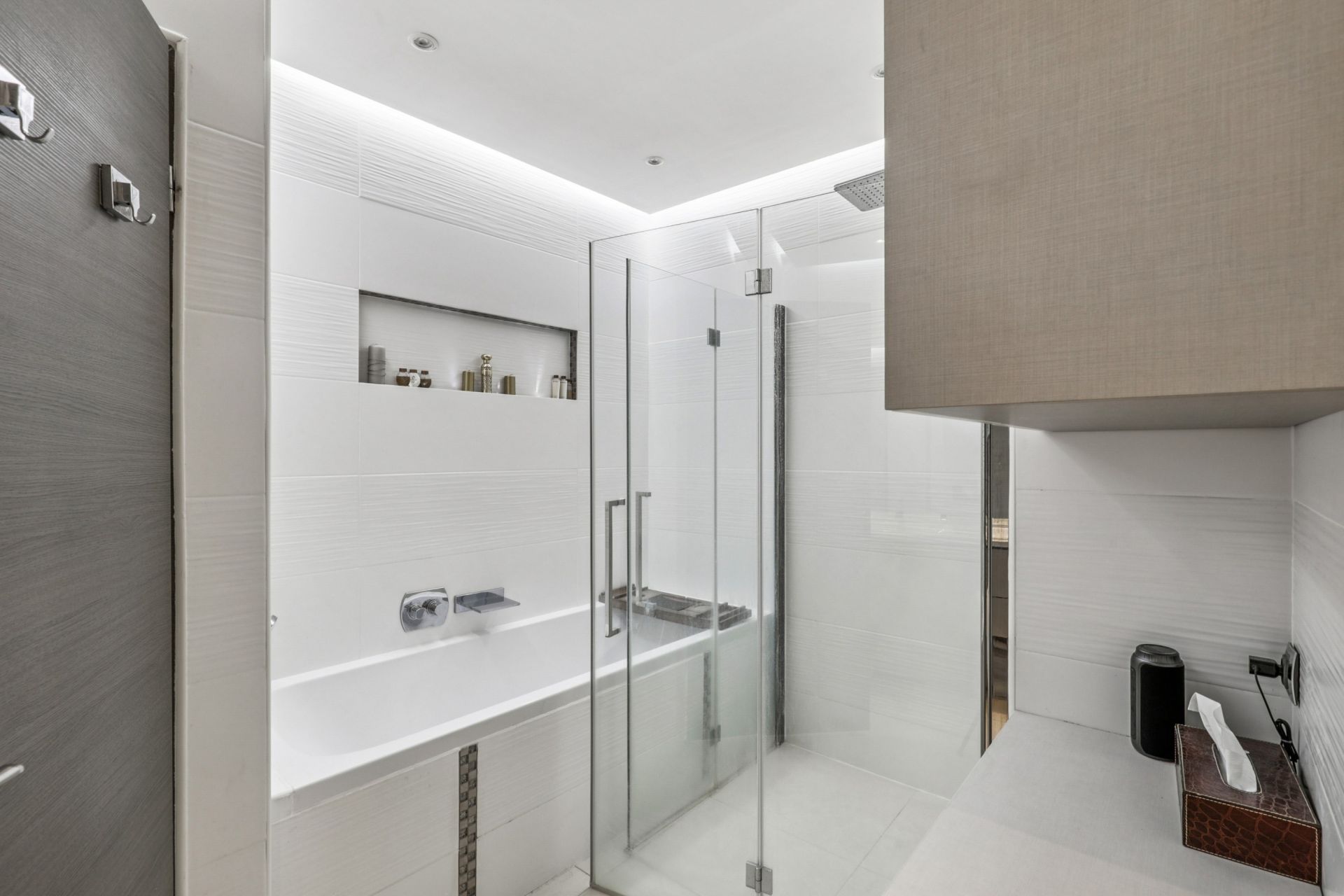 luxury apartment 5 Rooms for sale on NEUILLY SUR SEINE (92200)