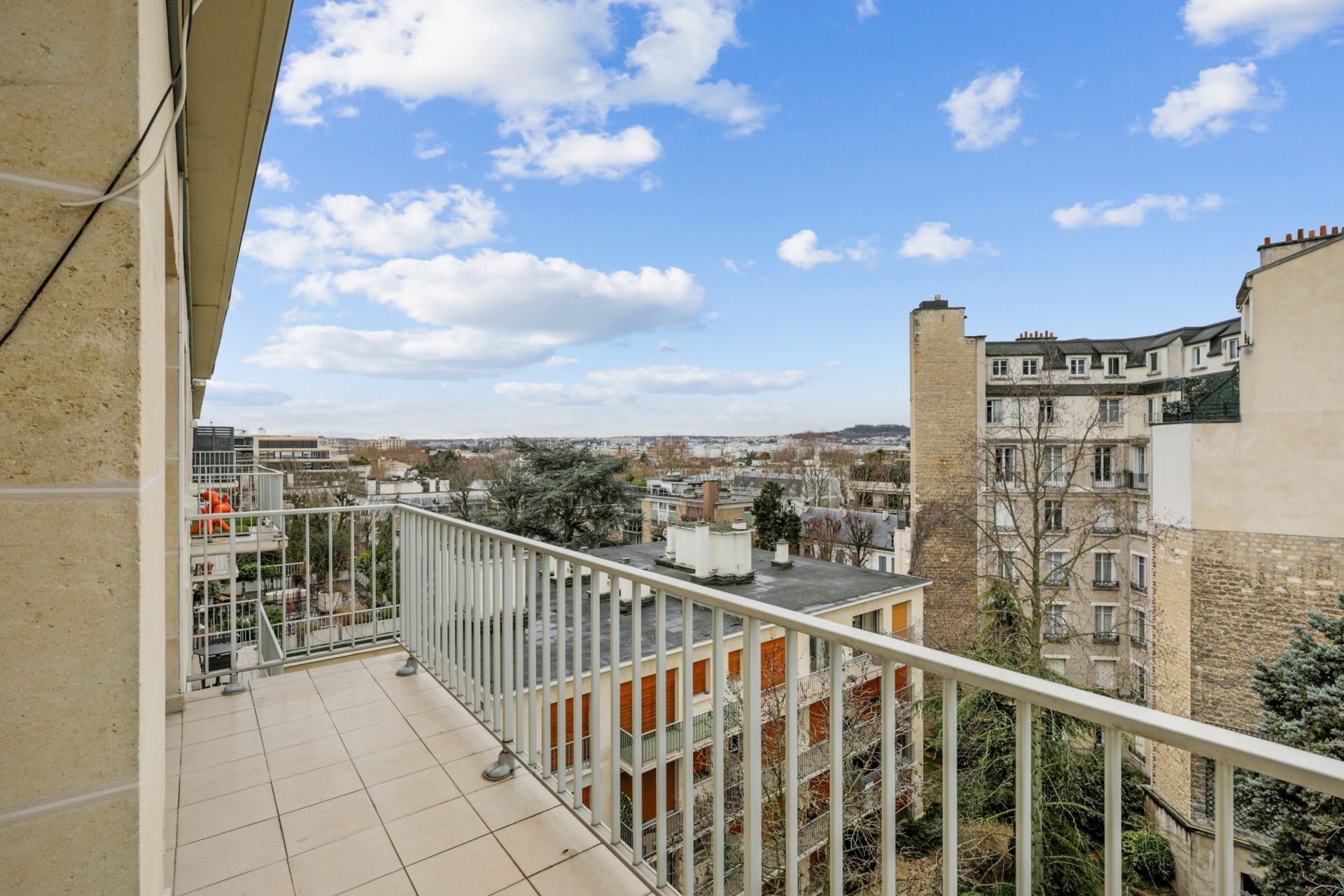 luxury apartment 5 Rooms for sale on NEUILLY SUR SEINE (92200)
