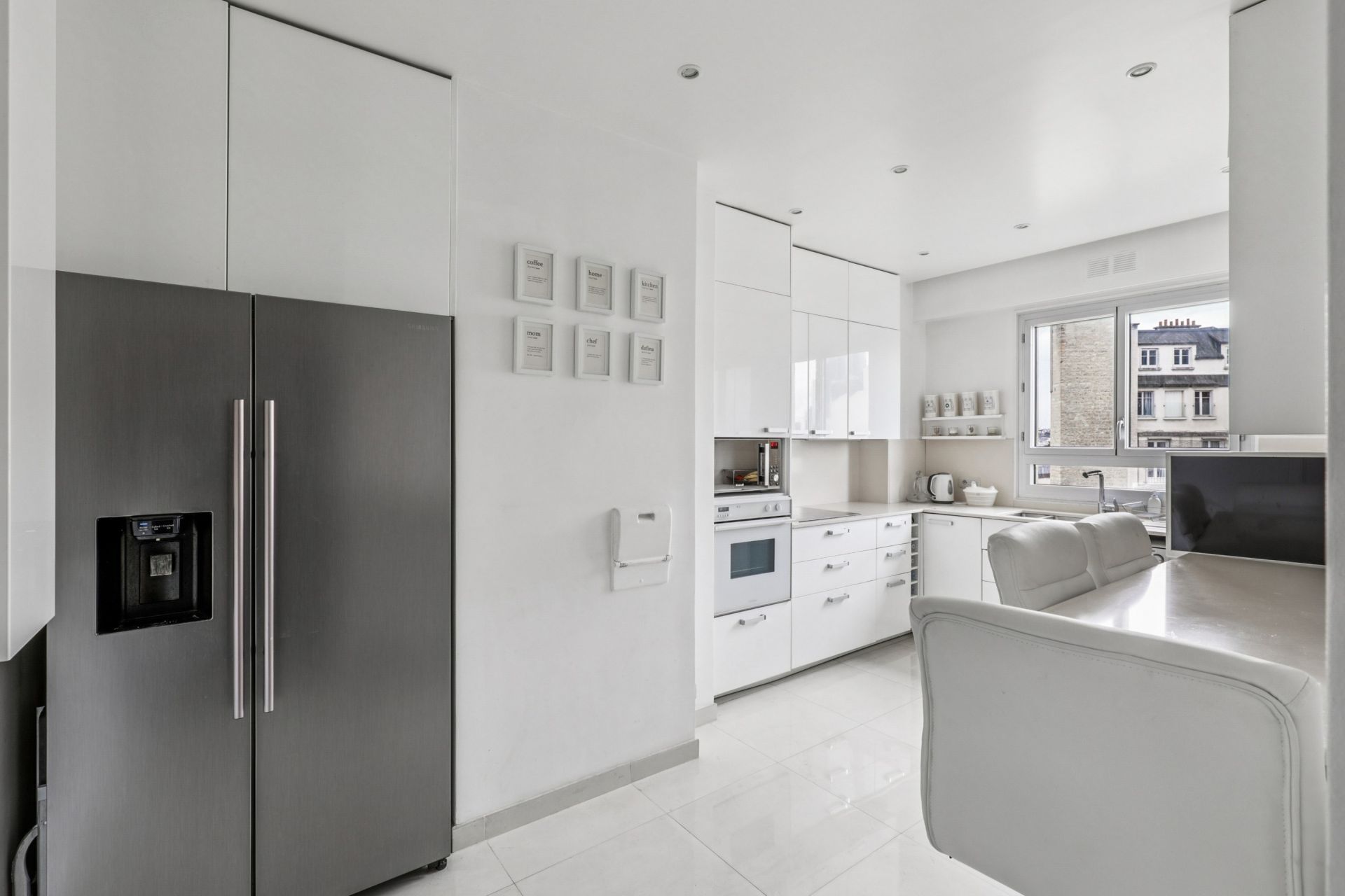 luxury apartment 5 Rooms for sale on NEUILLY SUR SEINE (92200)