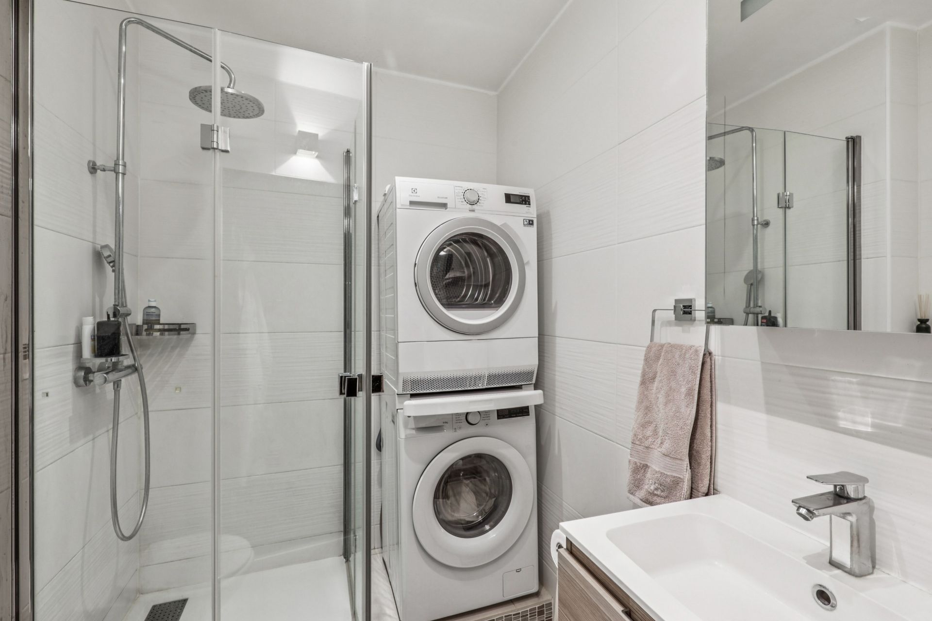 luxury apartment 5 Rooms for sale on NEUILLY SUR SEINE (92200)