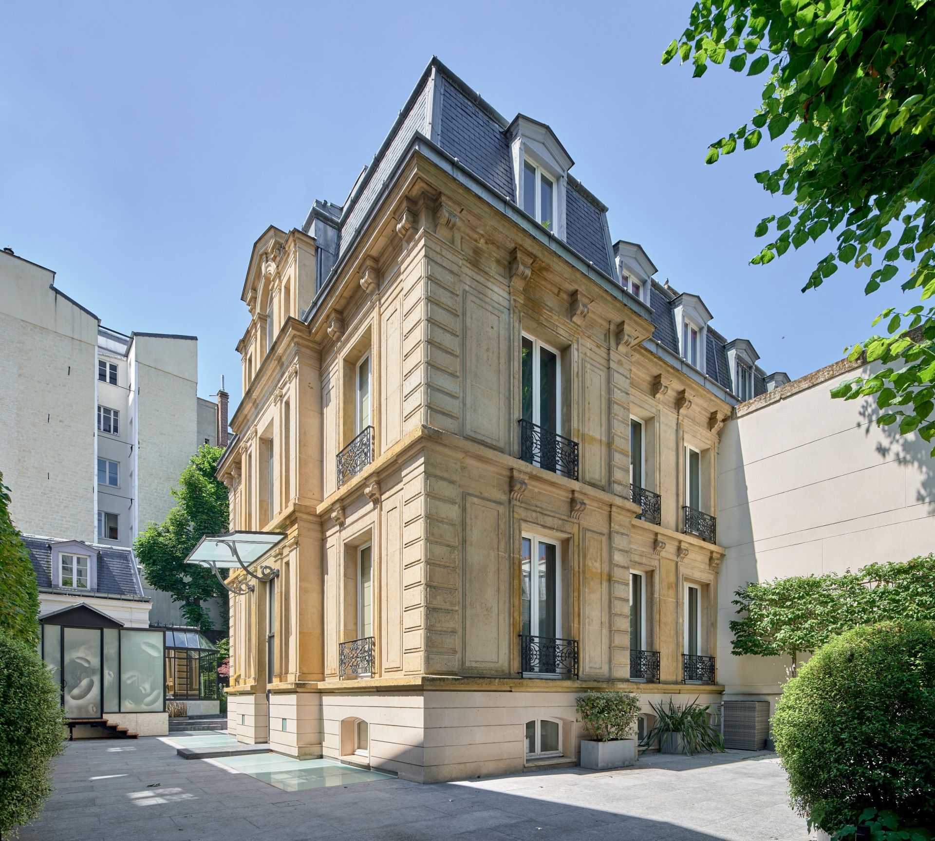 mansion (hôtel particulier) 10 Rooms for sale on PARIS (75116)
