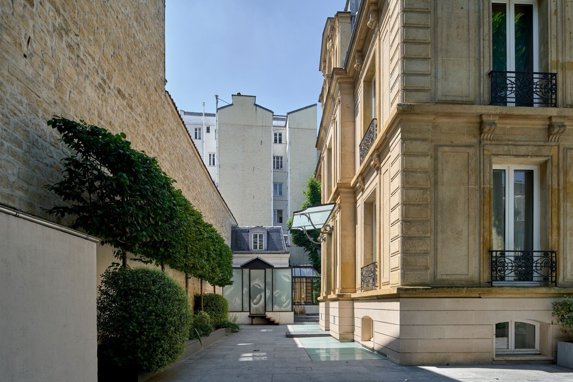 mansion (hôtel particulier) 10 Rooms for sale on PARIS (75116)