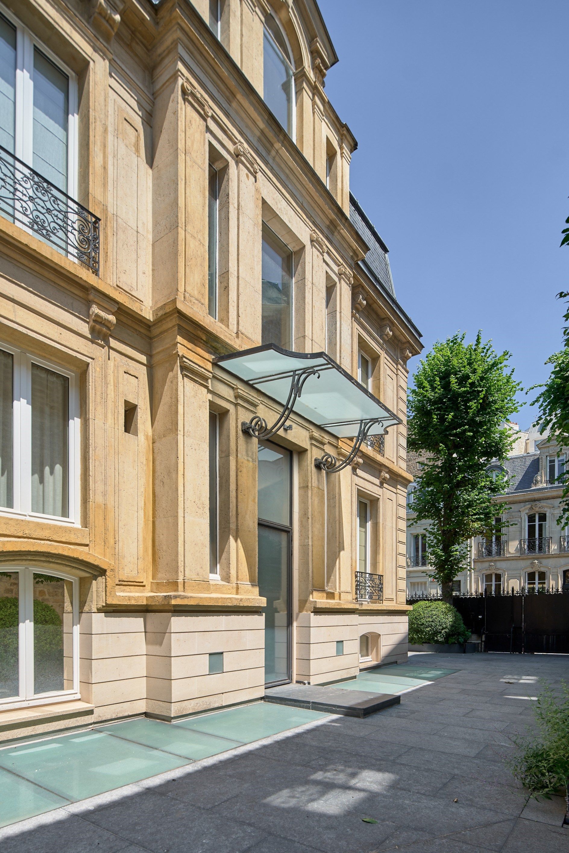 mansion (hôtel particulier) 10 Rooms for sale on PARIS (75116)