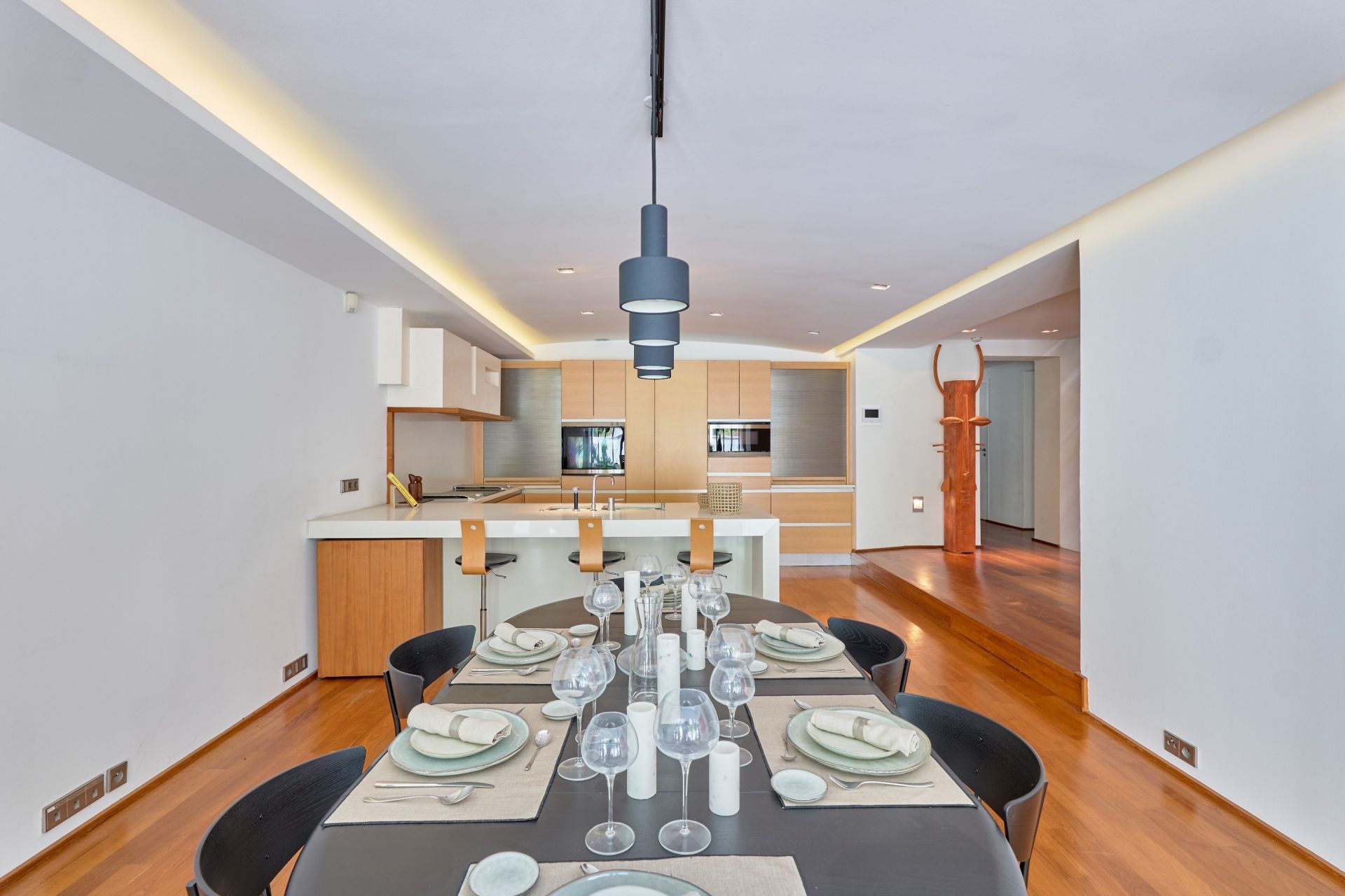 mansion (hôtel particulier) 10 Rooms for sale on PARIS (75116)