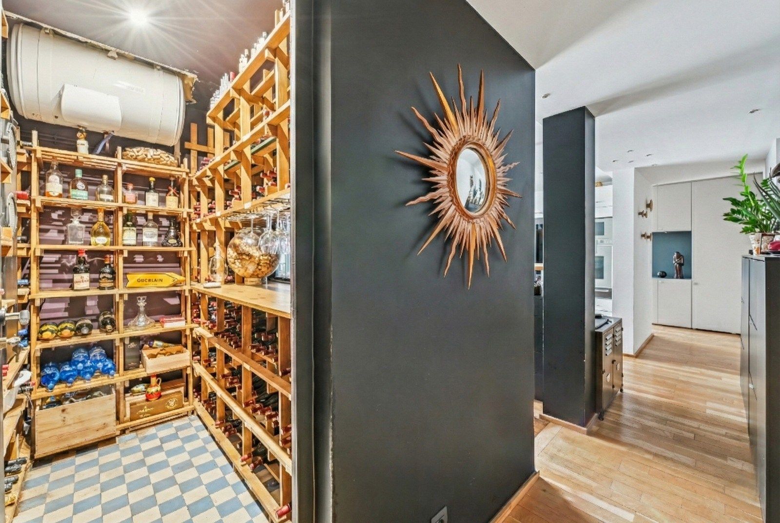 luxury apartment 5 Rooms for sale on PARIS (75116)