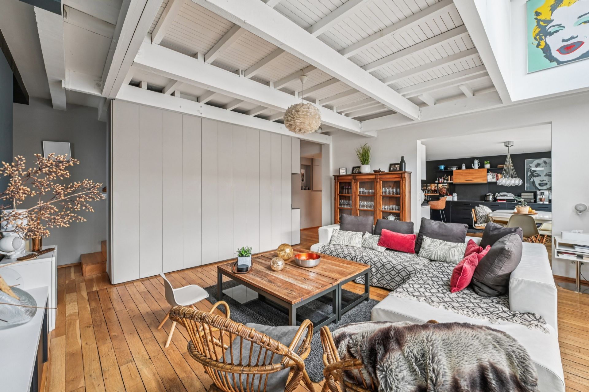 luxury apartment 5 Rooms for sale on PARIS (75116)