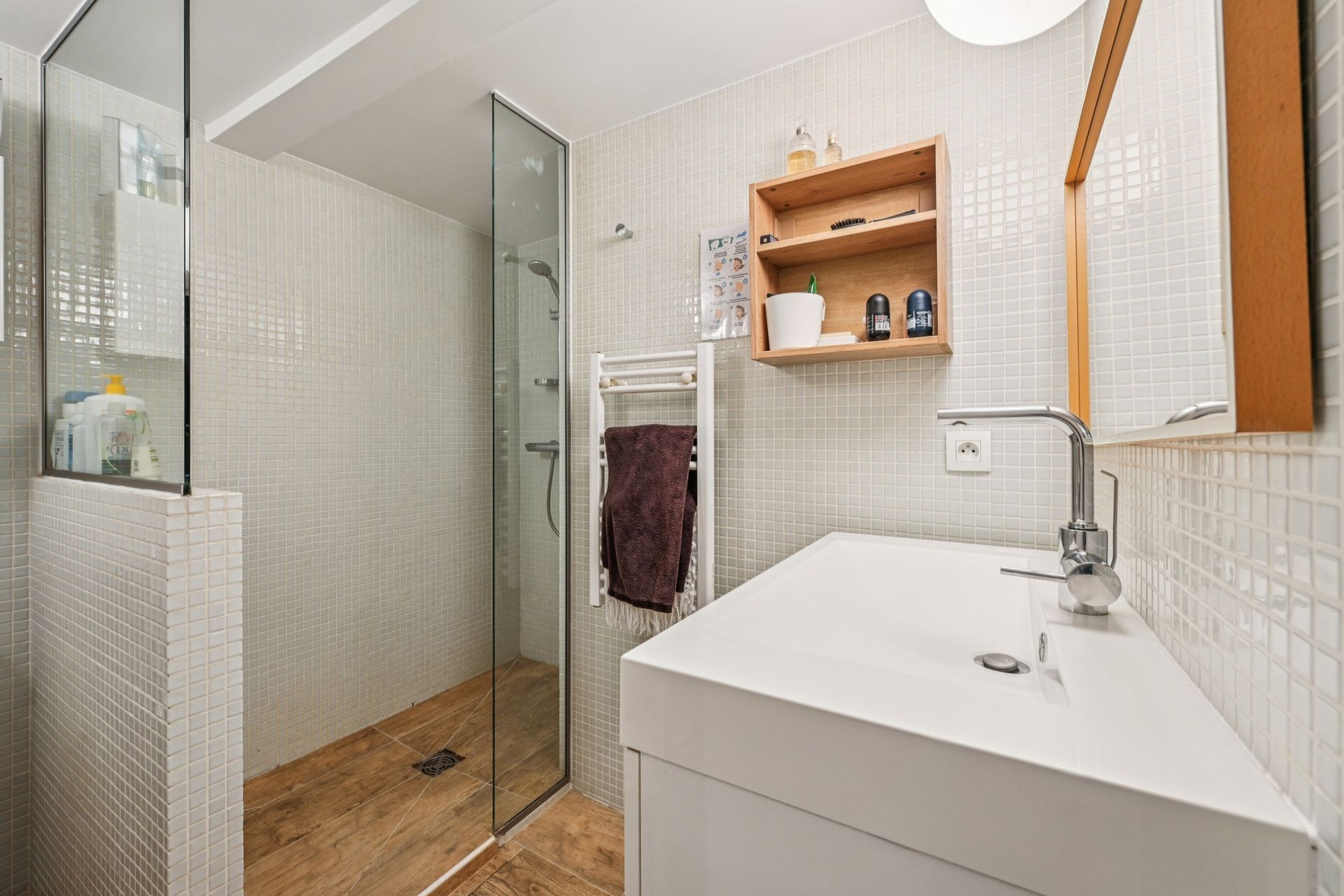 luxury apartment 5 Rooms for sale on PARIS (75116)