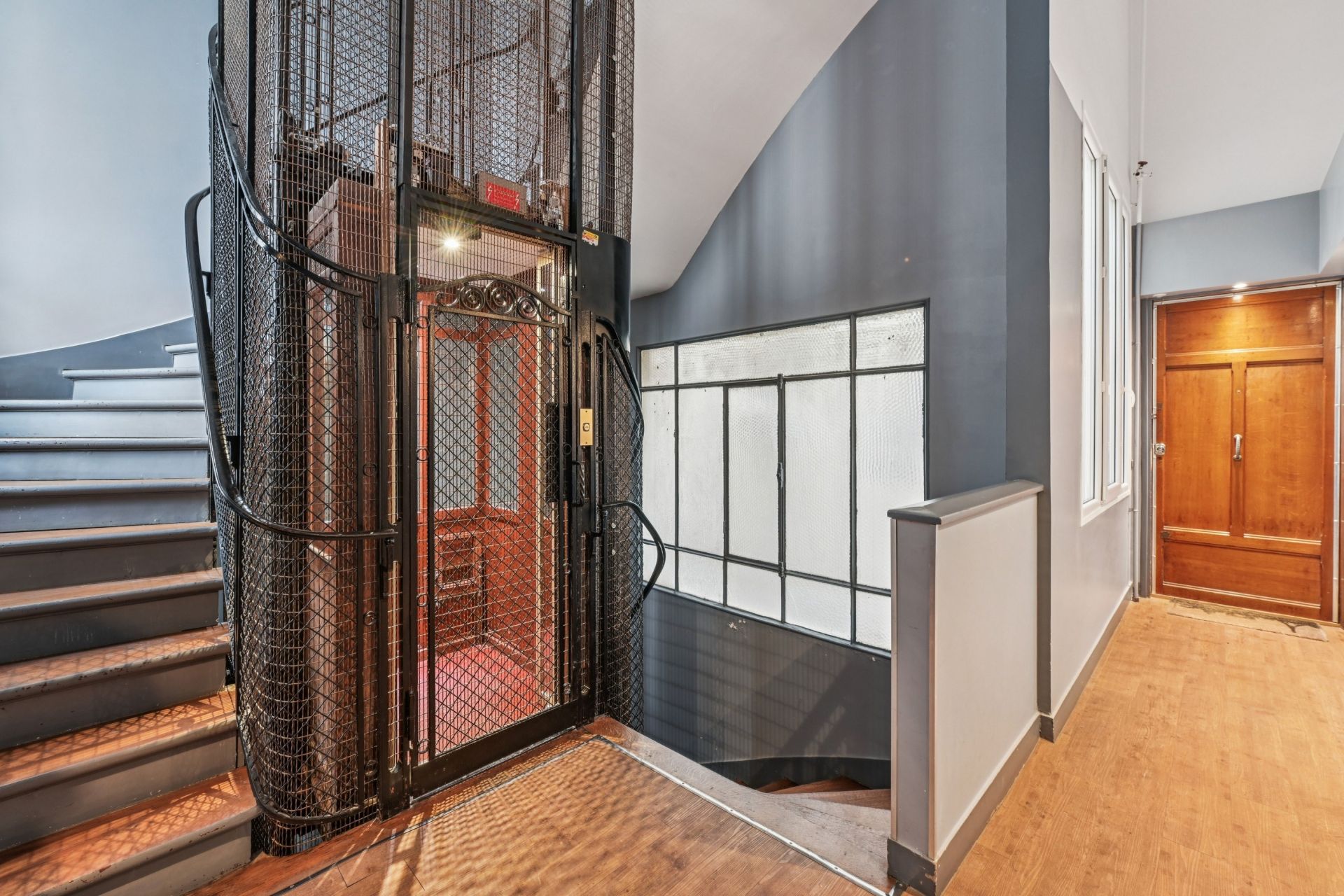 luxury apartment 5 Rooms for sale on PARIS (75116)