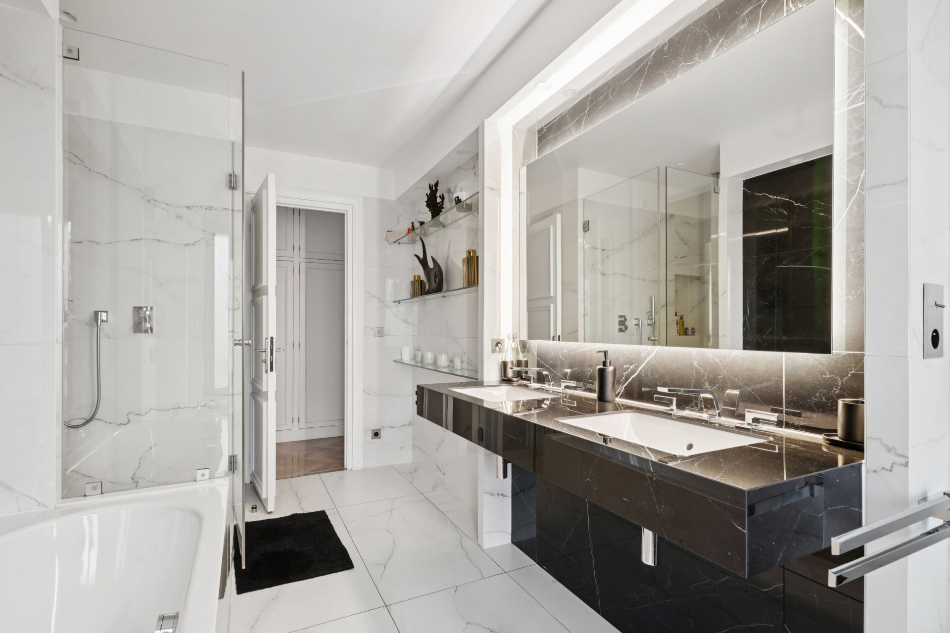 luxury apartment 9 Rooms for sale on NEUILLY SUR SEINE (92200)