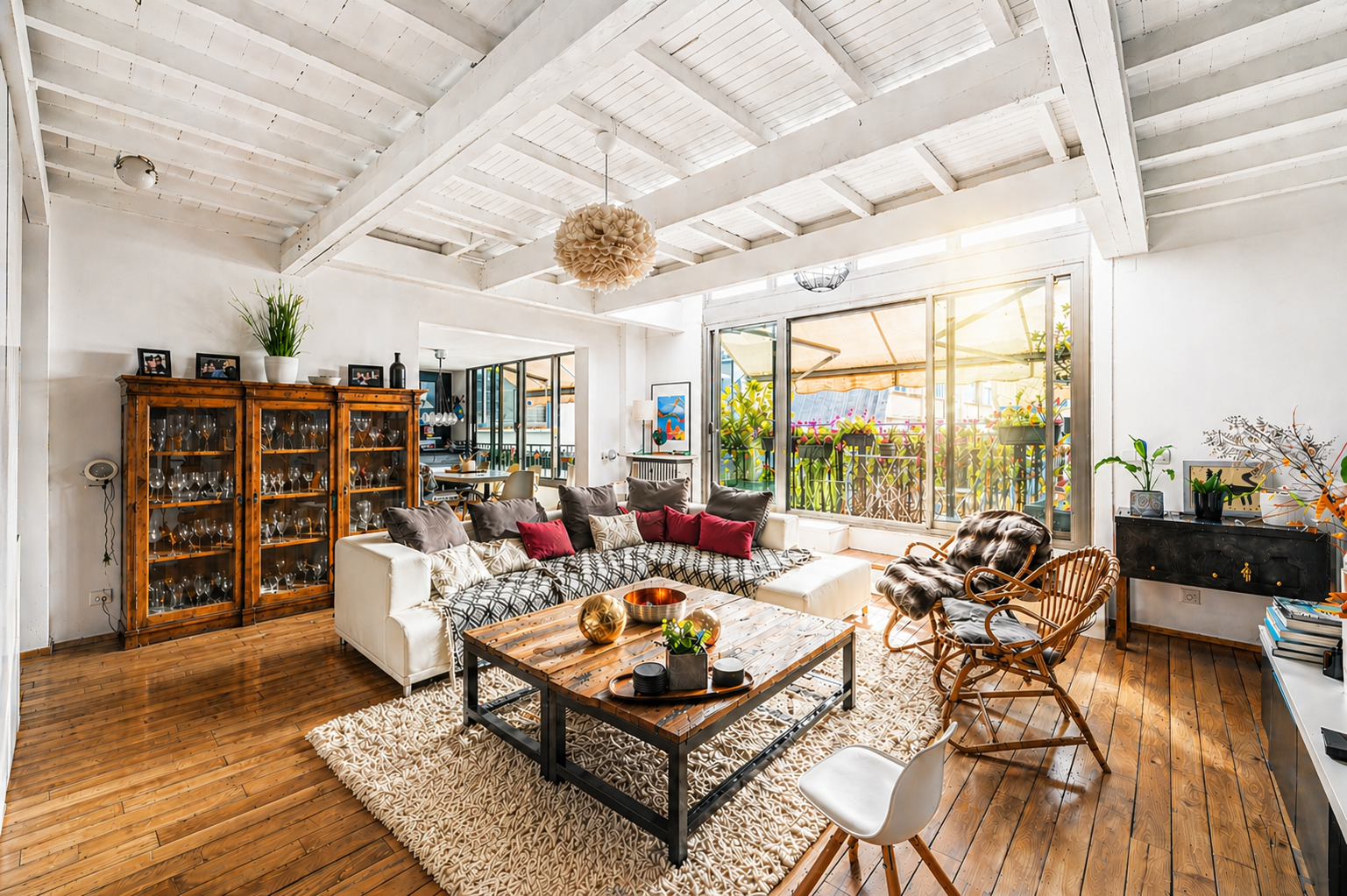 luxury apartment 5 Rooms for sale on PARIS (75116)