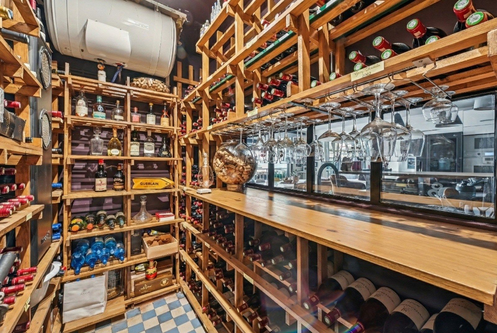 luxury apartment 5 Rooms for sale on PARIS (75116)