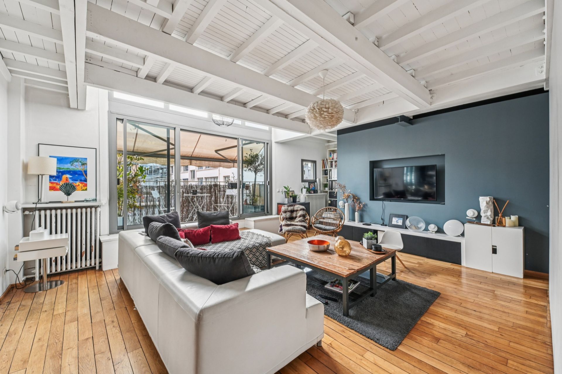 luxury apartment 5 Rooms for sale on PARIS (75116)