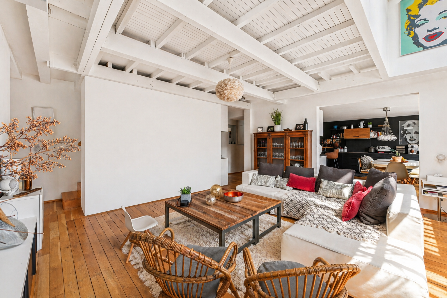 luxury apartment 5 Rooms for sale on PARIS (75116)