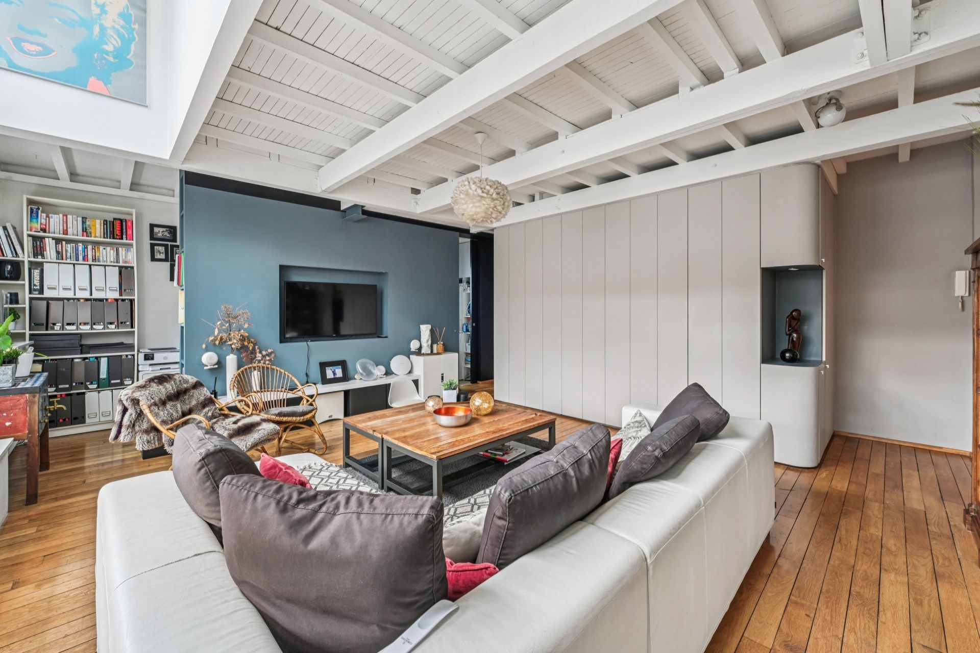 luxury apartment 5 Rooms for sale on PARIS (75116)