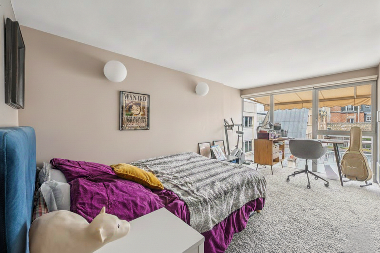 luxury apartment 5 Rooms for sale on PARIS (75116)