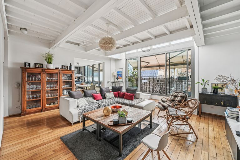 luxury apartment 5 Rooms for sale on PARIS (75116)