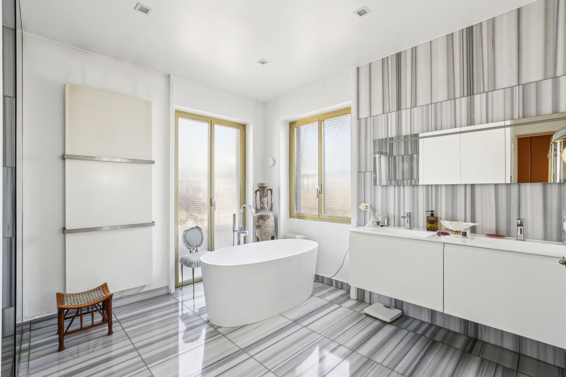 luxury apartment 7 Rooms for sale on PARIS (75016)