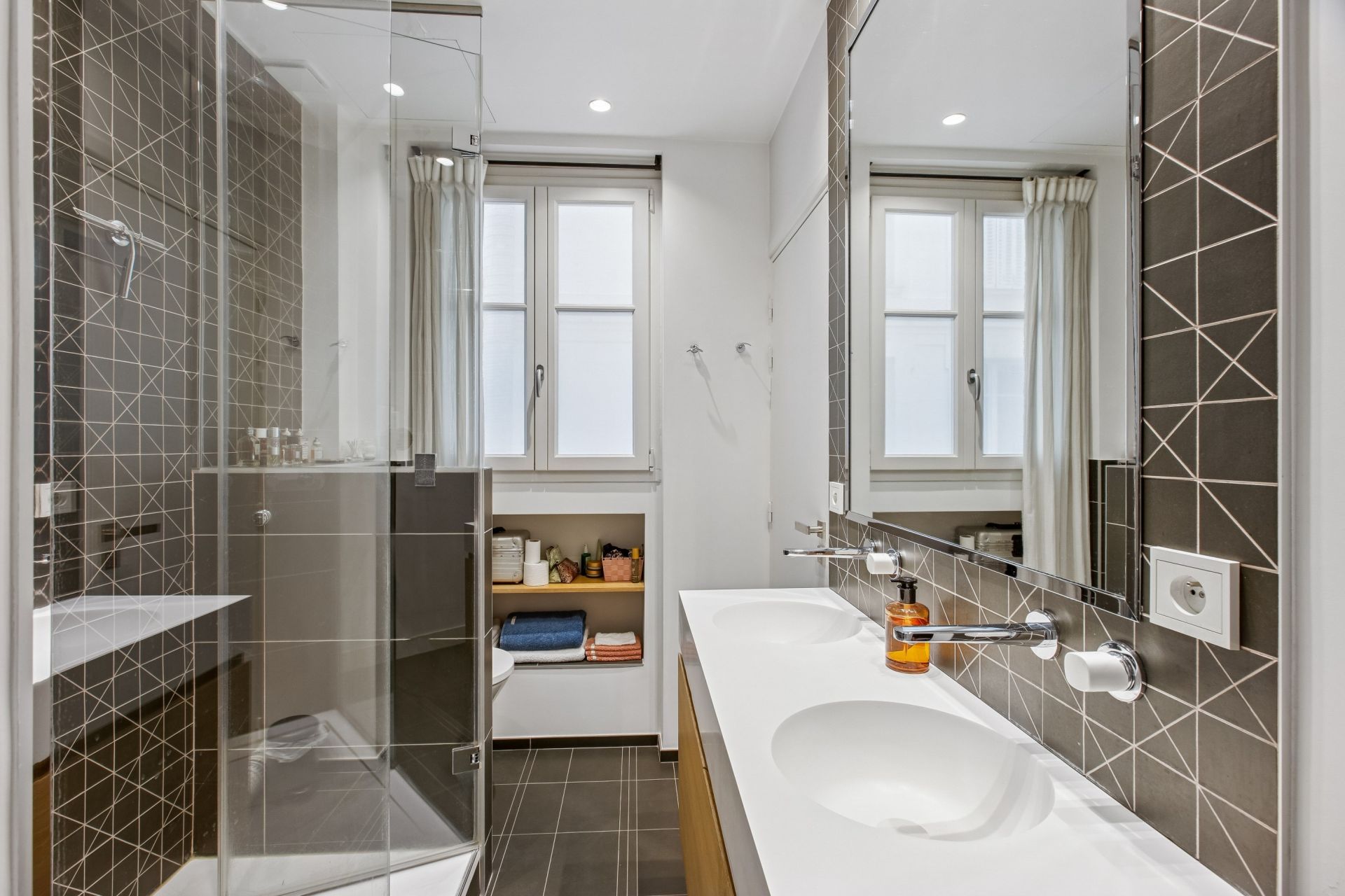 luxury apartment 4 Rooms for sale on PARIS (75016)