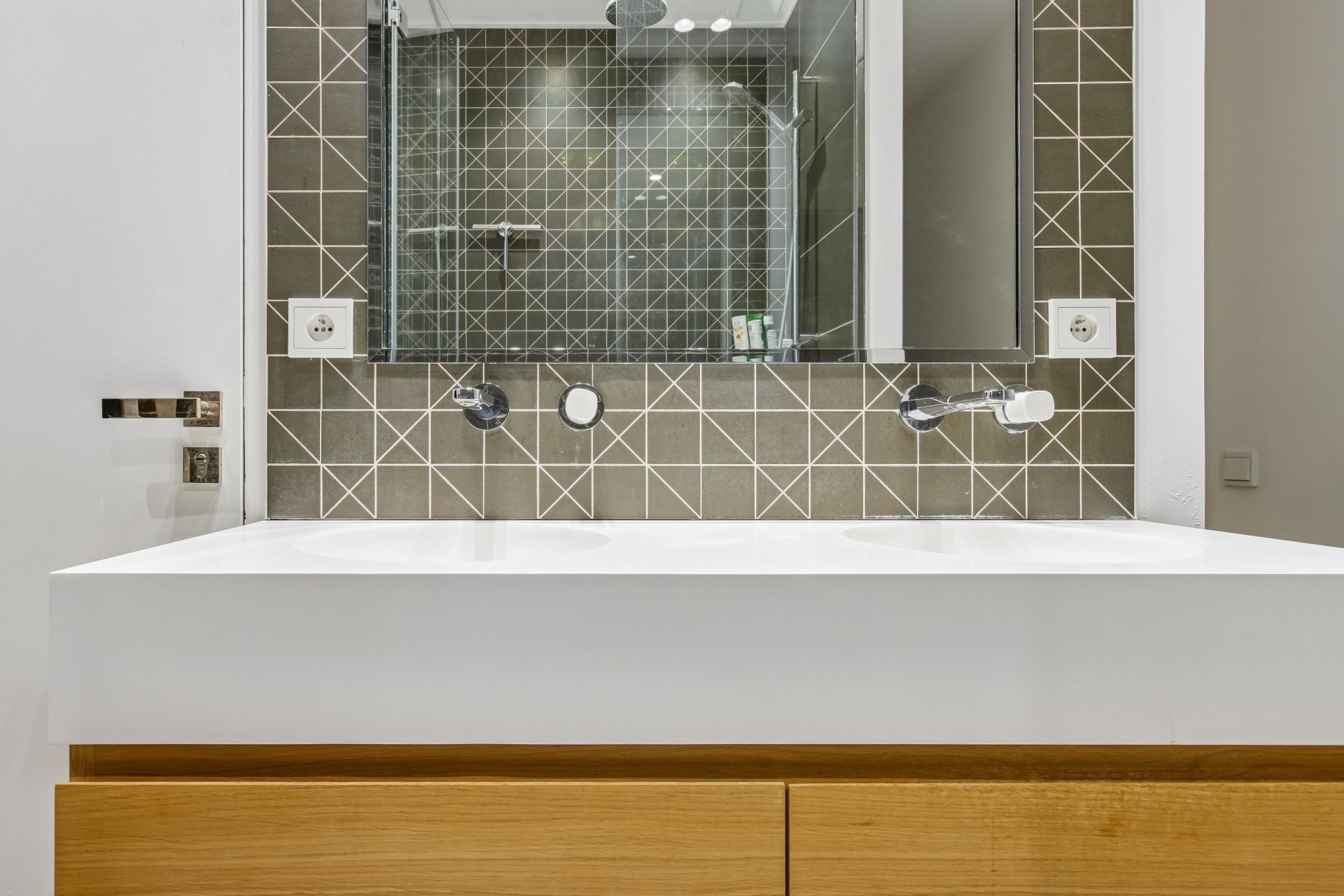 luxury apartment 4 Rooms for sale on PARIS (75016)