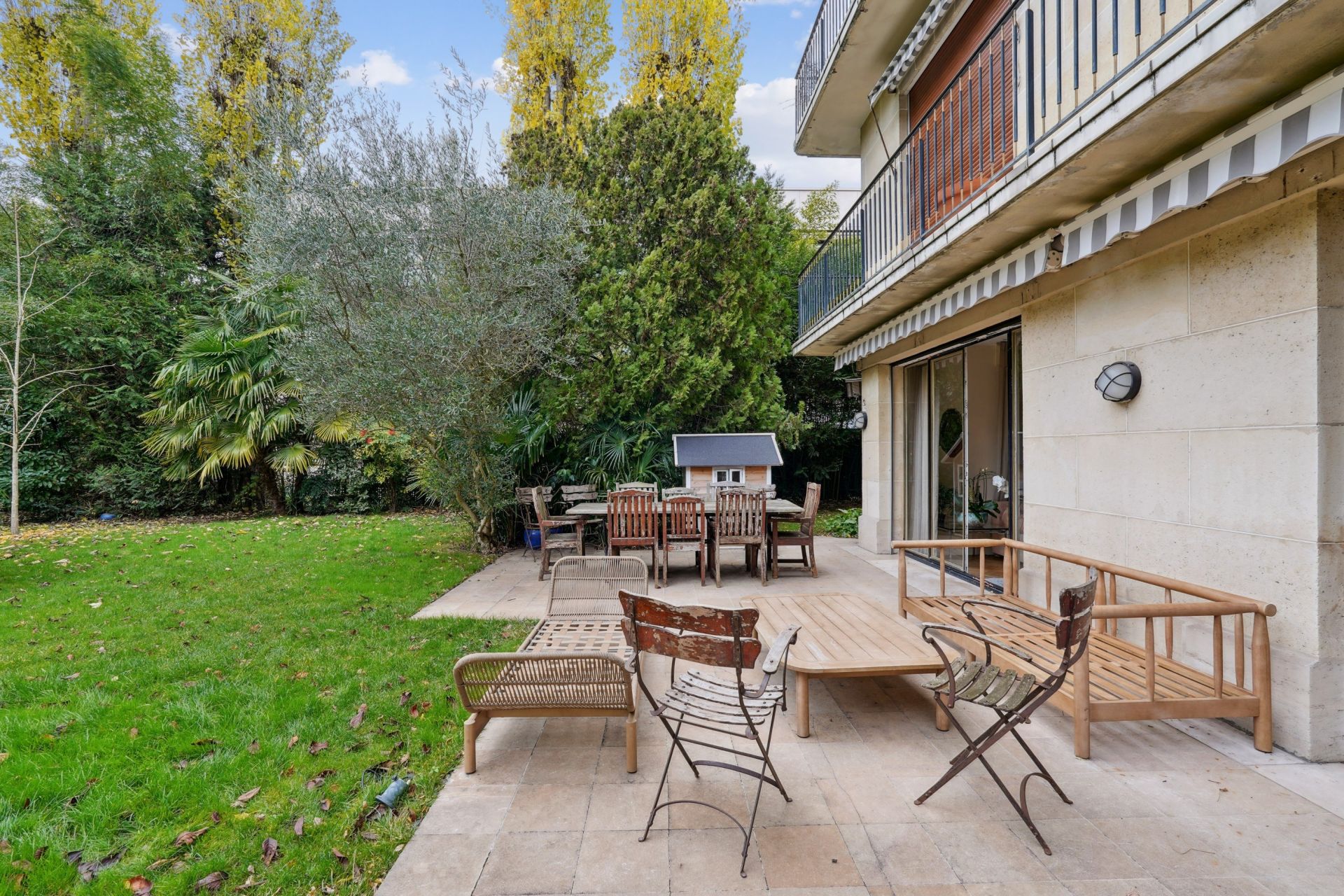 luxury apartment 8 Rooms for sale on NEUILLY SUR SEINE (92200)