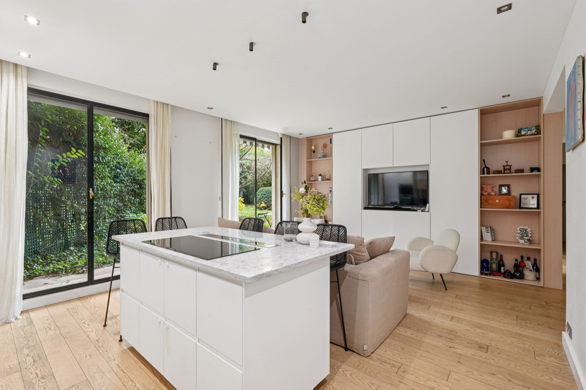 luxury apartment 8 Rooms for sale on NEUILLY SUR SEINE (92200)