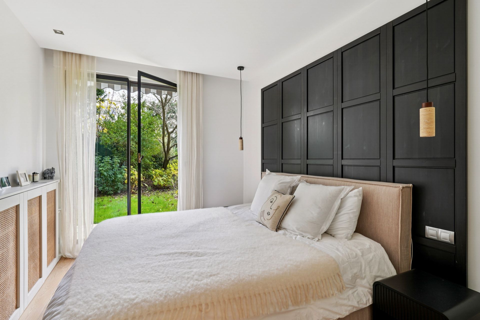 luxury apartment 8 Rooms for sale on NEUILLY SUR SEINE (92200)