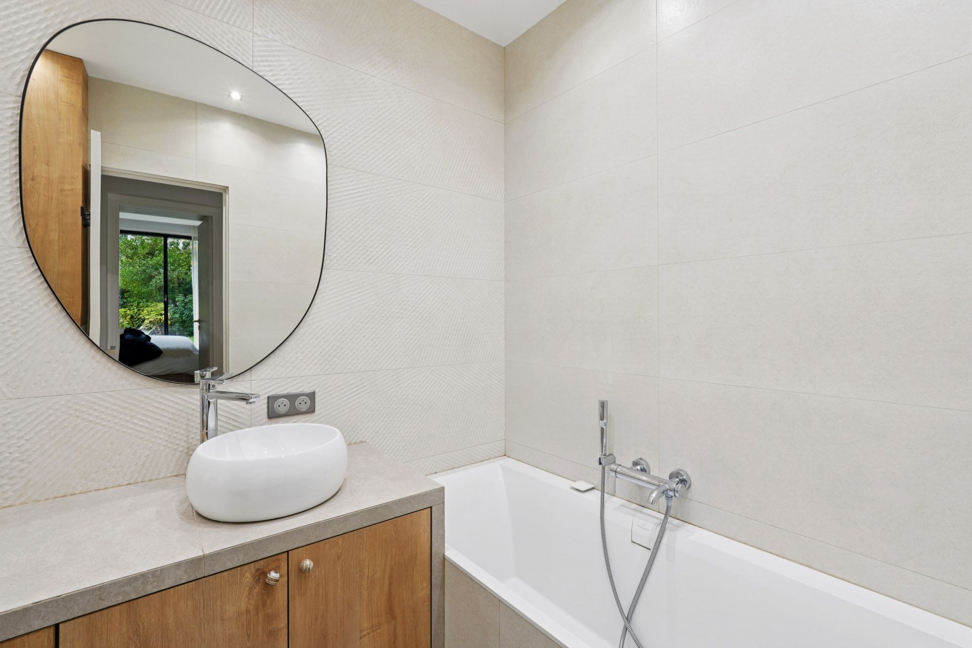 luxury apartment 8 Rooms for sale on NEUILLY SUR SEINE (92200)