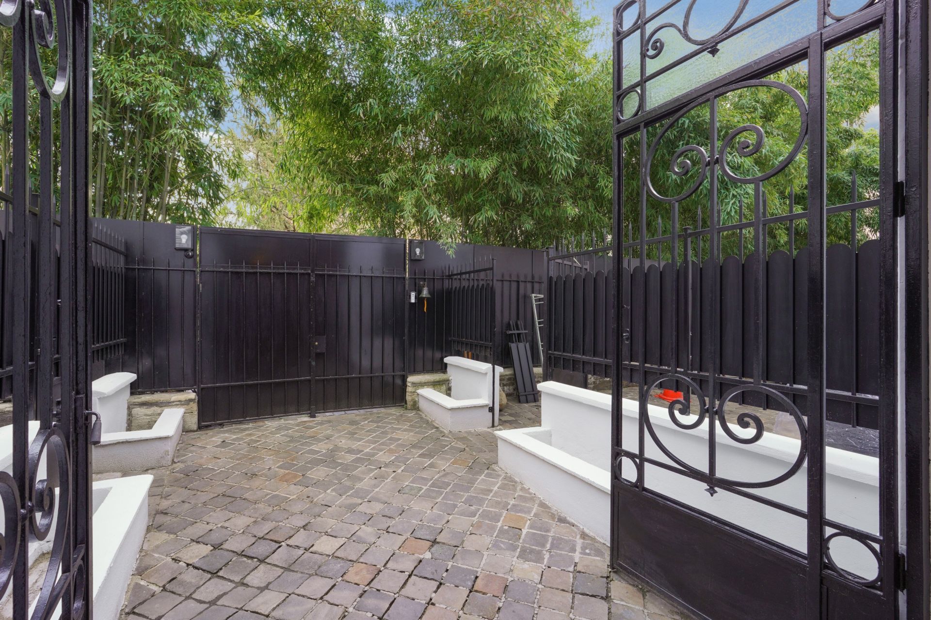 luxury apartment 4 Rooms for sale on NEUILLY SUR SEINE (92200)