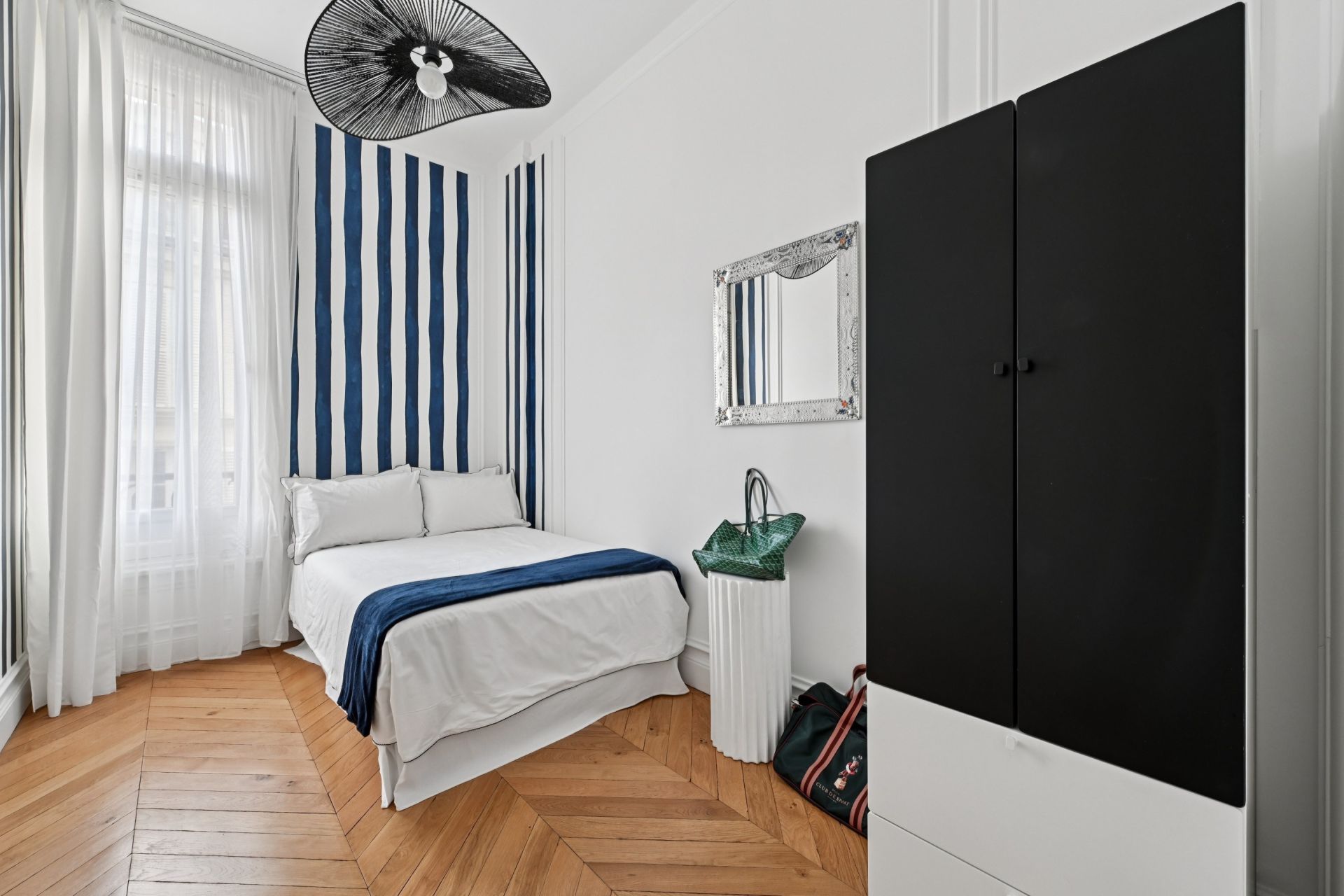 luxury apartment 7 Rooms for sale on PARIS (75016)