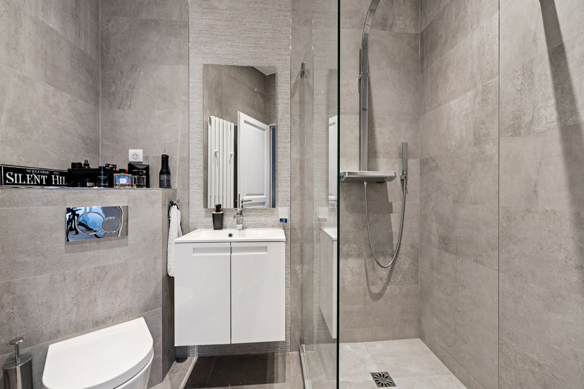 luxury apartment 7 Rooms for sale on PARIS (75016)