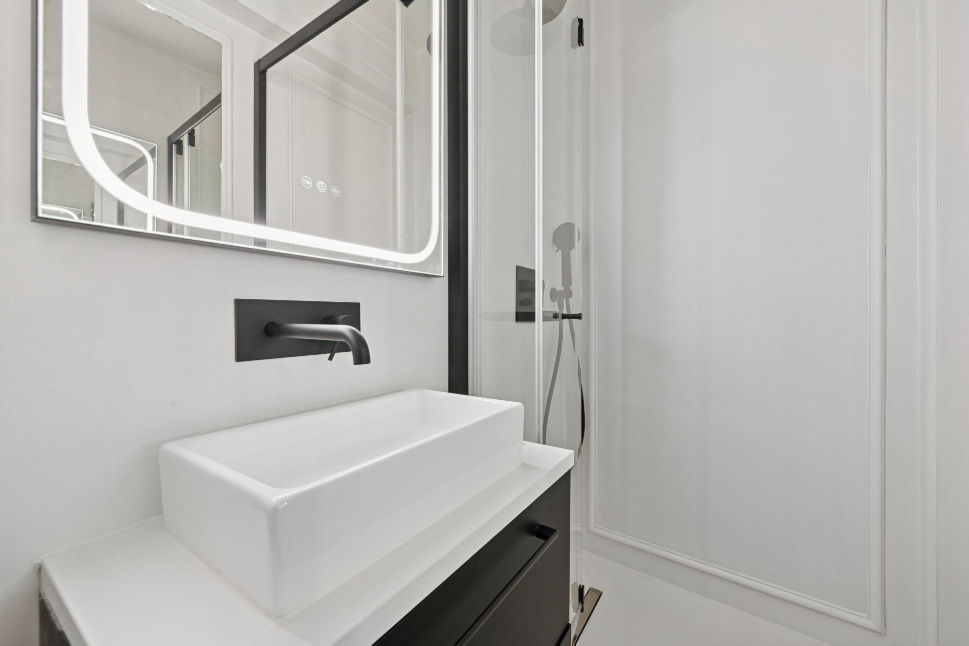 luxury apartment 4 Rooms for sale on PARIS (75011)