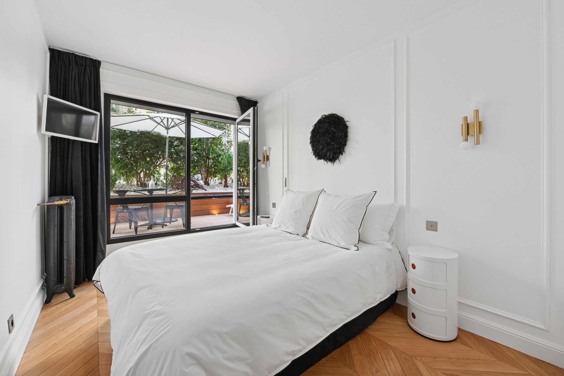 luxury apartment 4 Rooms for sale on PARIS (75011)