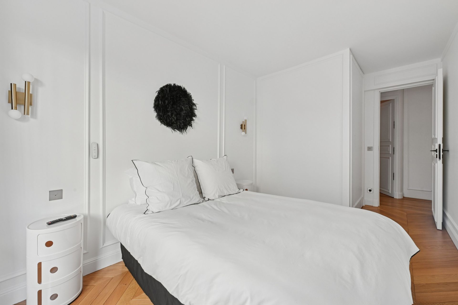 luxury apartment 4 Rooms for sale on PARIS (75011)