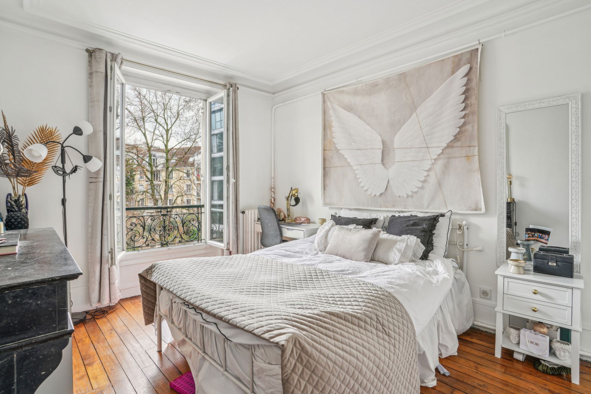 luxury apartment 6 Rooms for sale on NEUILLY SUR SEINE (92200)