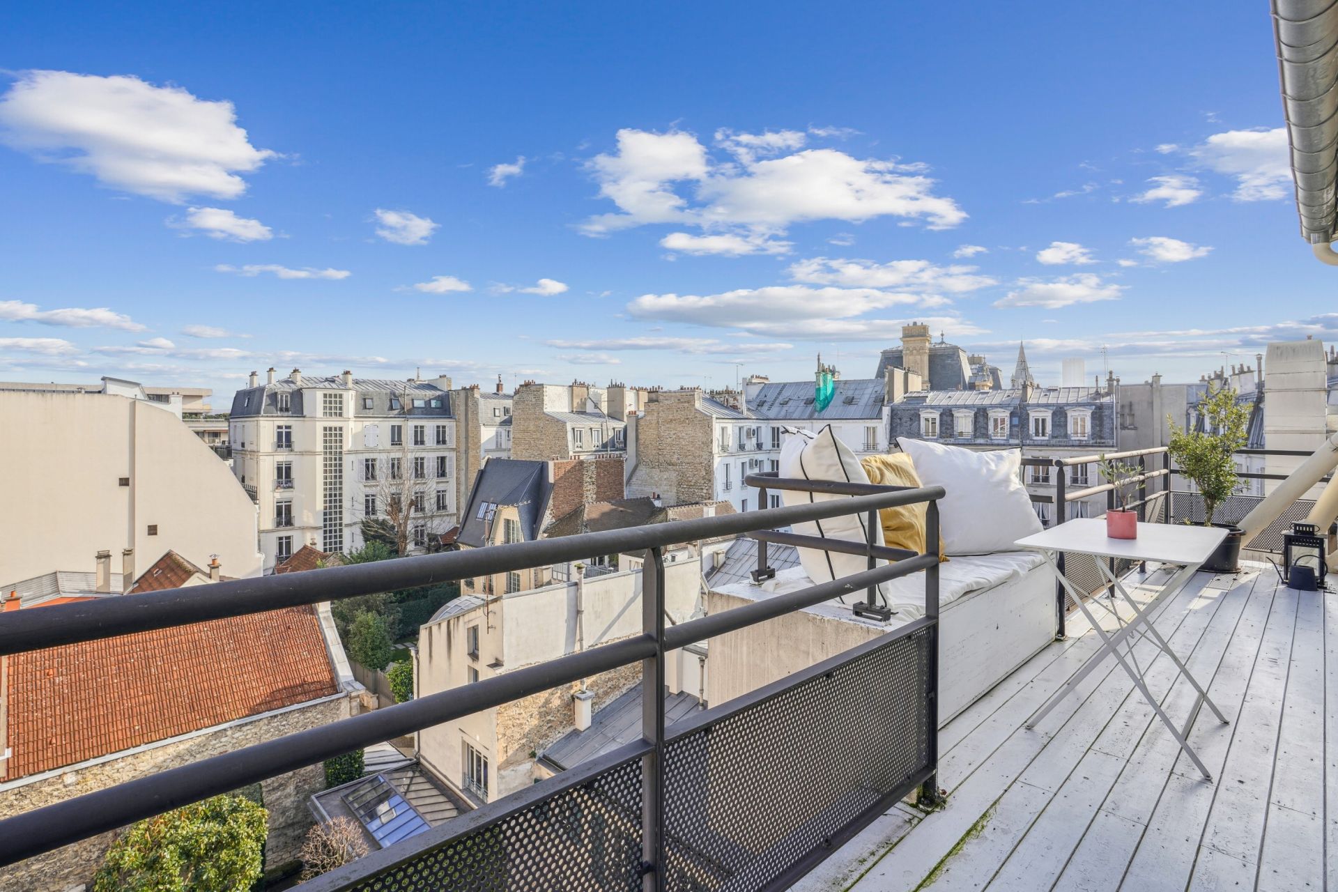 luxury apartment 6 Rooms for sale on NEUILLY SUR SEINE (92200)