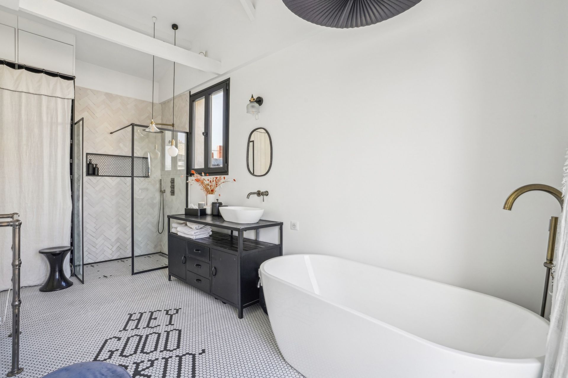 luxury apartment 6 Rooms for sale on NEUILLY SUR SEINE (92200)