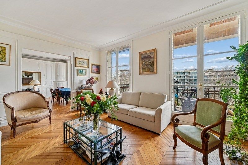 luxury apartment 5 Rooms for sale on PARIS (75007)